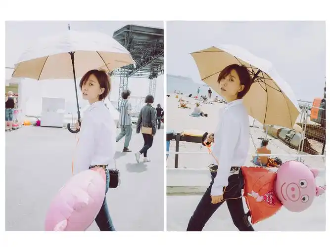 写真大片中,拿着一只"猪"气球的王珞丹像个孩子一样或在海边漫步,或在