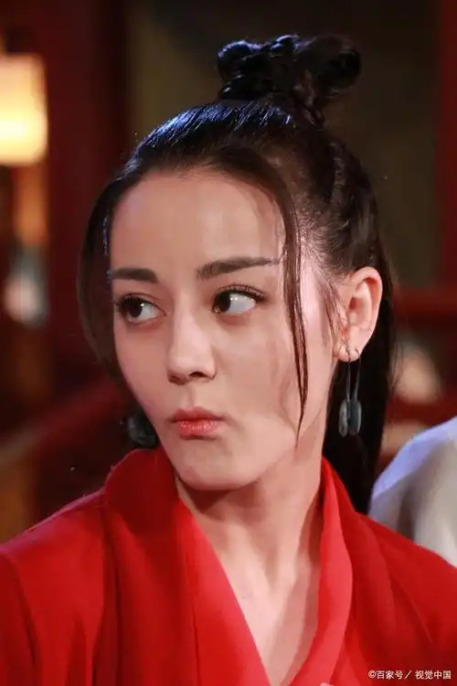 迪丽热巴新剧《公诉》遭质疑:脸不像检察官,演技不在线