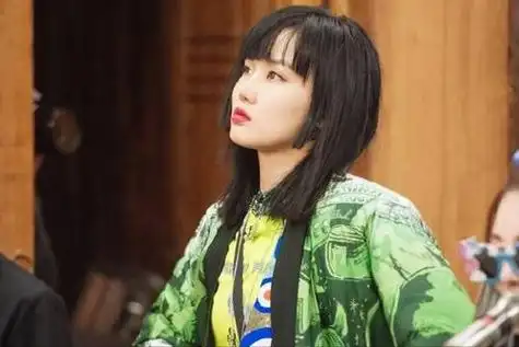 随后就有网友扒出了黄龄男友的身份,证实是吉他演奏家胡洋.