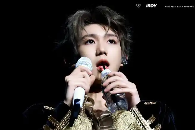 tfboys眼部特写##tfboys如果睁眼便是十年后#王源的眼睛就是出了名的