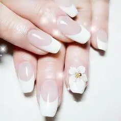 方形白色法式手绘花朵简约新娘白色新娘甲美甲图片