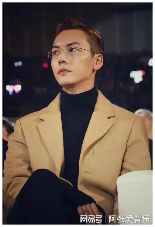 陈伟霆换了新发型,留背头的他突然发现不帅了,颜值下降