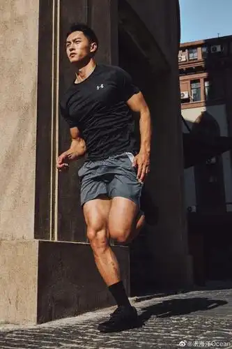 林丹和33位肌肉男同台竞技荷尔蒙炸裂网友中国肌肉正在崛起