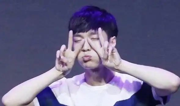 拿张艺兴中学毕业照洗广场,花家独一份!_小时候_帅哥_舞蹈