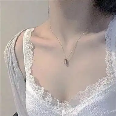 性感露锁骨衬衫女生头像女人不坏男人不爱