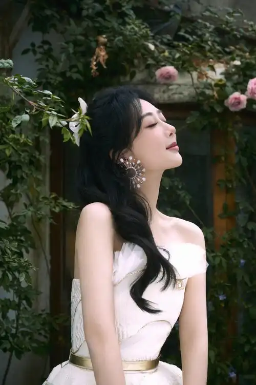 微博之夜经典造型#  小葡萄99杨紫  期待2023杨紫微博之夜  #微博