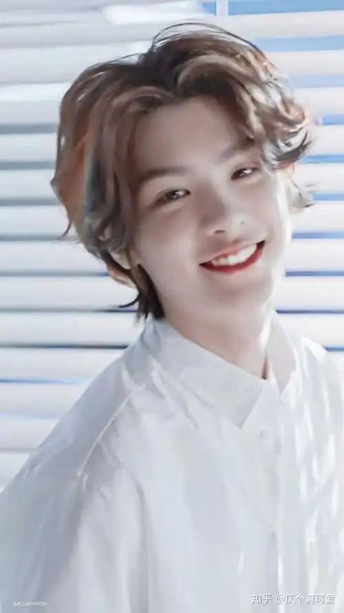 有没有黄明昊泰菲笑的图片