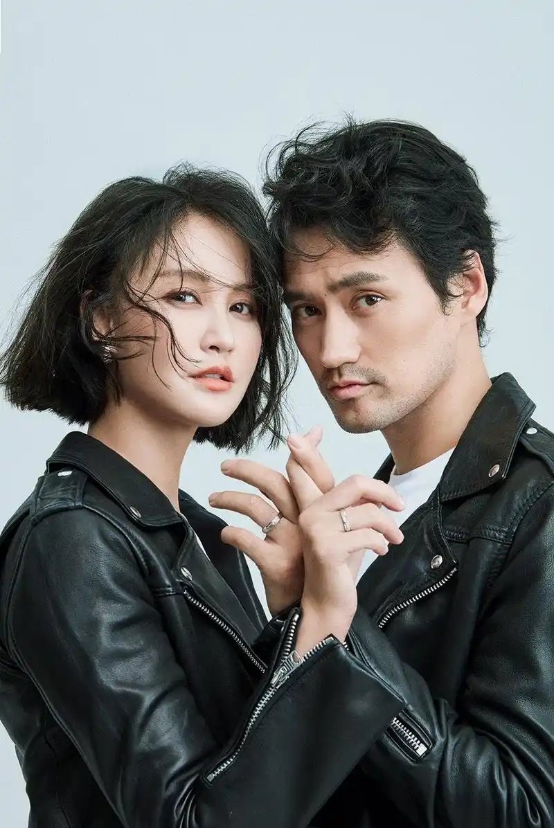 袁弘张歆艺七夕合体拍大片穿帅酷情侣装老婆比小1岁老公霸气