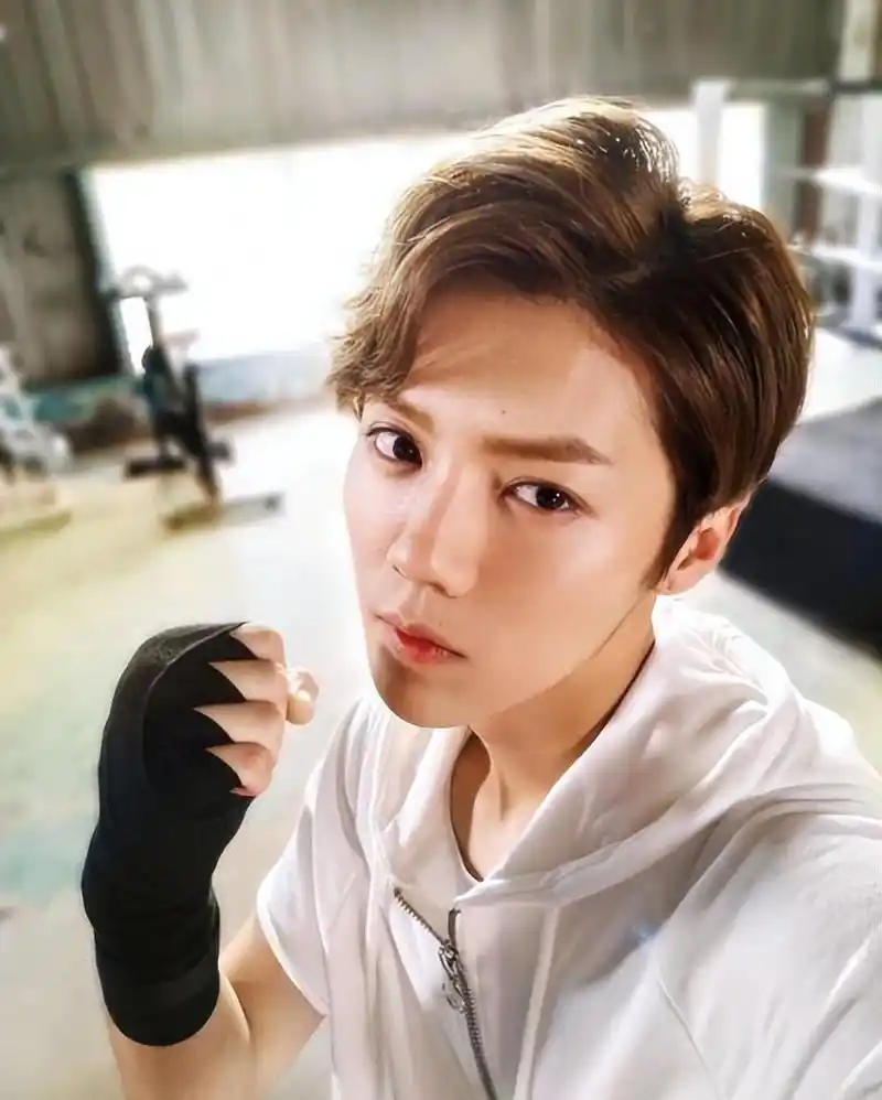 北京时间10月30日:娱乐圈最新消息 鹿晗公开发布声明!