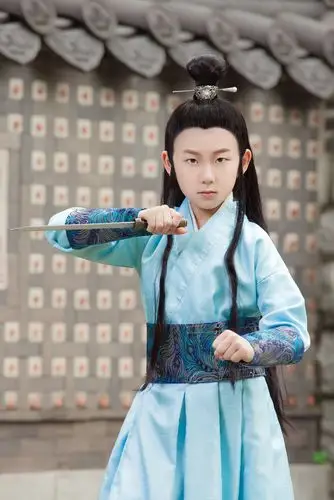 童星刘铭泽写真 获赞"古装小美男"