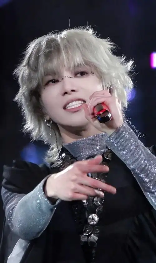 置顶天呐我被帅的已经不知道说什么了939393@华晨宇yu  这套