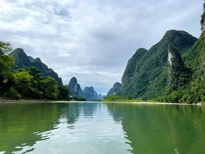 回家两天啦 想写一下在桂林旅游的感想桂林山水真的很美 但是桂林的