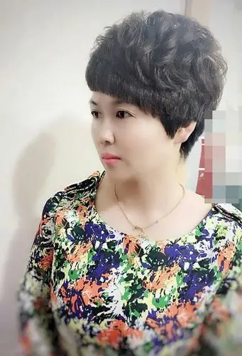 中年女士烫短发发型图片 最潮款式的女性短发打造
