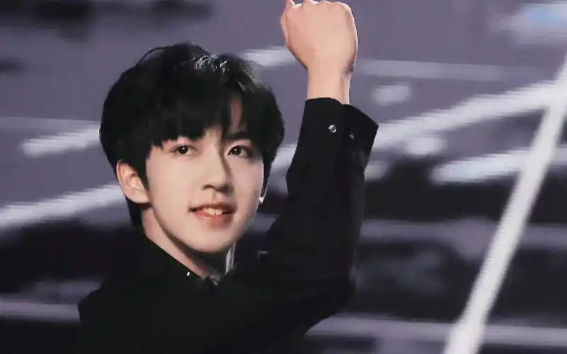 【成都十七中成人礼贺峻霖vcr】妈咪的好大儿贺峻霖好久不见呜呜呜呜