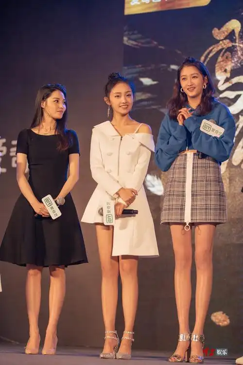 吴佳怡亮相凤囚凰发布会关晓彤表白你是我的例外