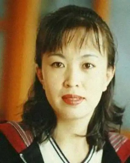 1989年《雷雨》饰周蘩漪1990年《北京人》饰曾思懿《田野》饰小英子