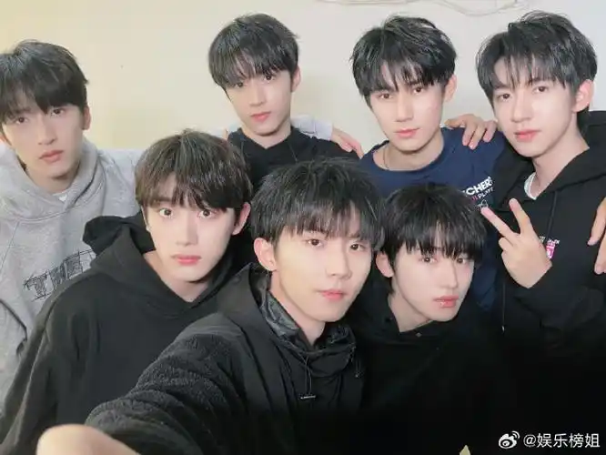 时代少年团最新聚餐合影,三专演唱会筹备进行时马嘉祺 丁程鑫 宋亚轩