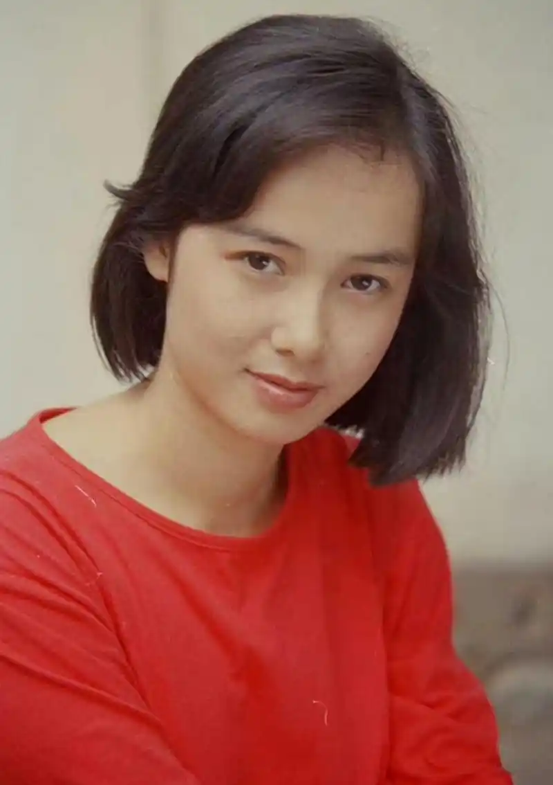 蒋雯丽年轻时候不就是偶像剧女主的样子吗?美得发光!