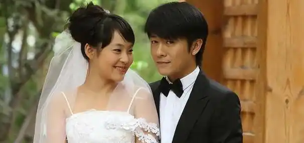 "唢呐王"张佳宁,拒认亲爹,百万豪宅送妈,恐婚"冻龄女神"