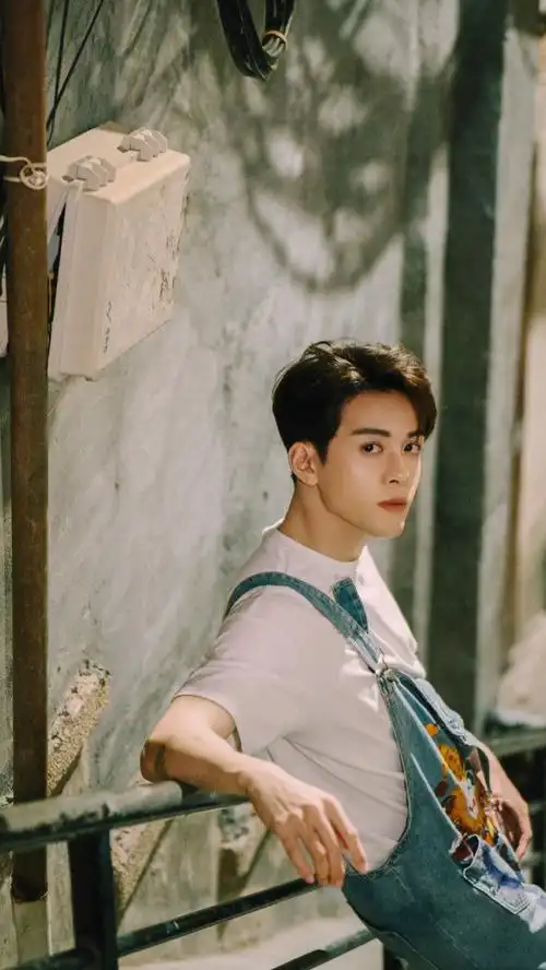 喜欢花喜欢日出和日落都不如我喜欢你@曾舜晞joseph原图cr:@曾舜晞