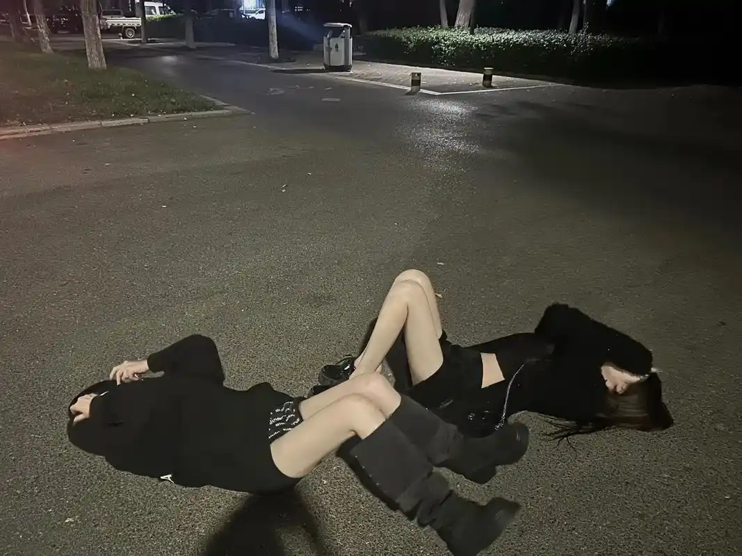 没脸发的照片终于可以发了!#酒后迷惑行为  #醉酒 #真的没 - 抖音