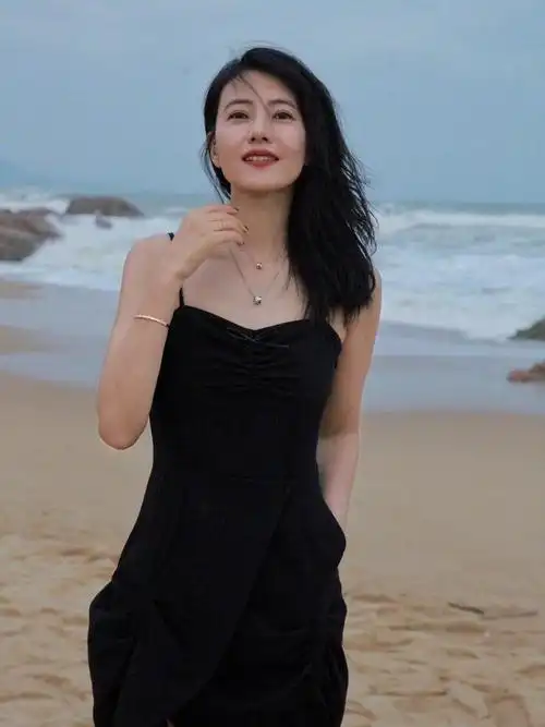 高圆圆 姐我也不会游泳!