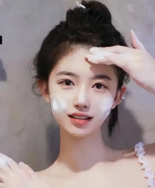 建议女生:学会这4个"洗脸小建议",不仅皮肤细腻,连痘痘也少