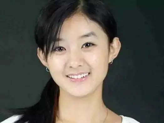 一线花旦赵丽颖力证锥子脸才不是女主标配!