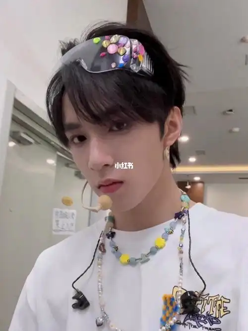 刘耀文护目镜造型