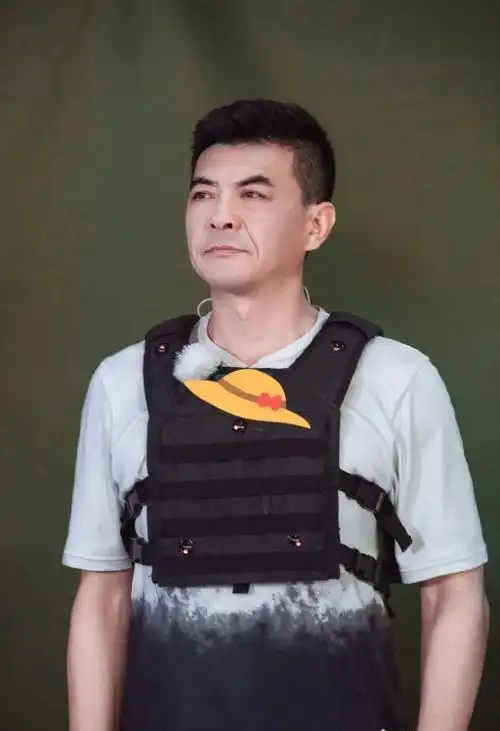 演员王新军成名后抛妻弃子却把秦海璐当成宝如今他怎样了