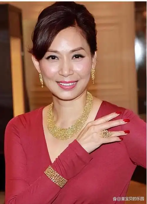 邝美云三拒豪门而不嫁一心专注搞钱凭努力终成亿万女富豪