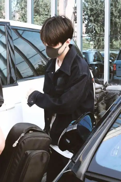 分享戴口罩的王俊凯合集 这是连口罩也挡不住的帅气