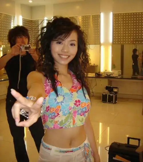 谭维维默认与陈亦飞恋情男方曾与蔡康永传绯闻