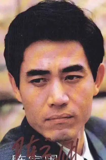 娶了初恋,几十年无绯闻的6位男星,真的很不容易_于荣光_丁勇岱_妻子