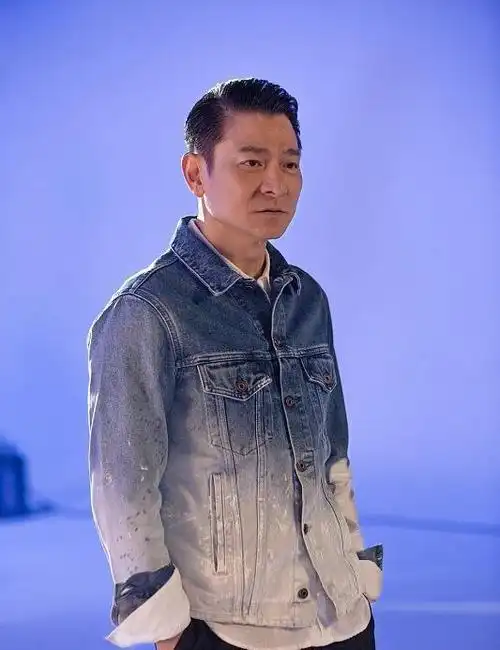 刘德华发布新歌后被小鲜肉挤下榜单引发歌迷热议