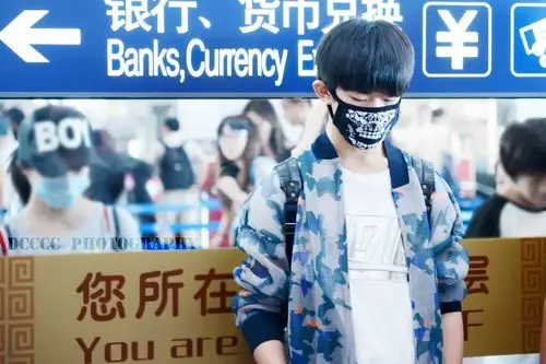 tfboys易烊千玺 150720 重庆赴台湾 高清 cr.logo 机场show