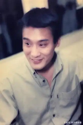 老照片:当年的"大众情人"梁家辉