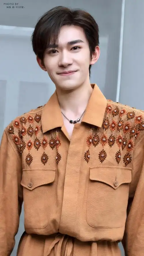 易烊千玺 米兰时装周