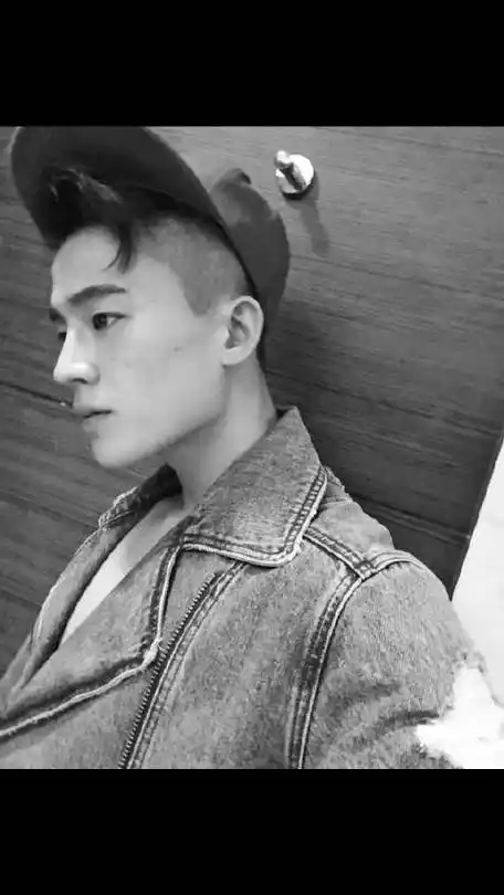 考古豪哥于适寸头造型 欧豪