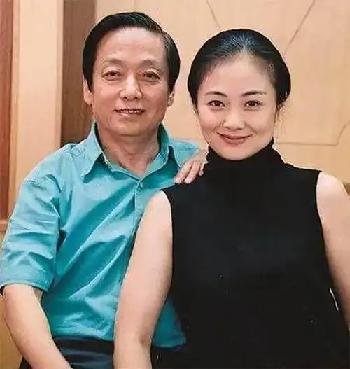 一生得到8位美女青睐82岁时娇妻为他生子如今一幅画卖851万