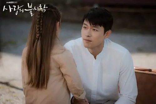 玄彬爱的迫降白衣剧照图片