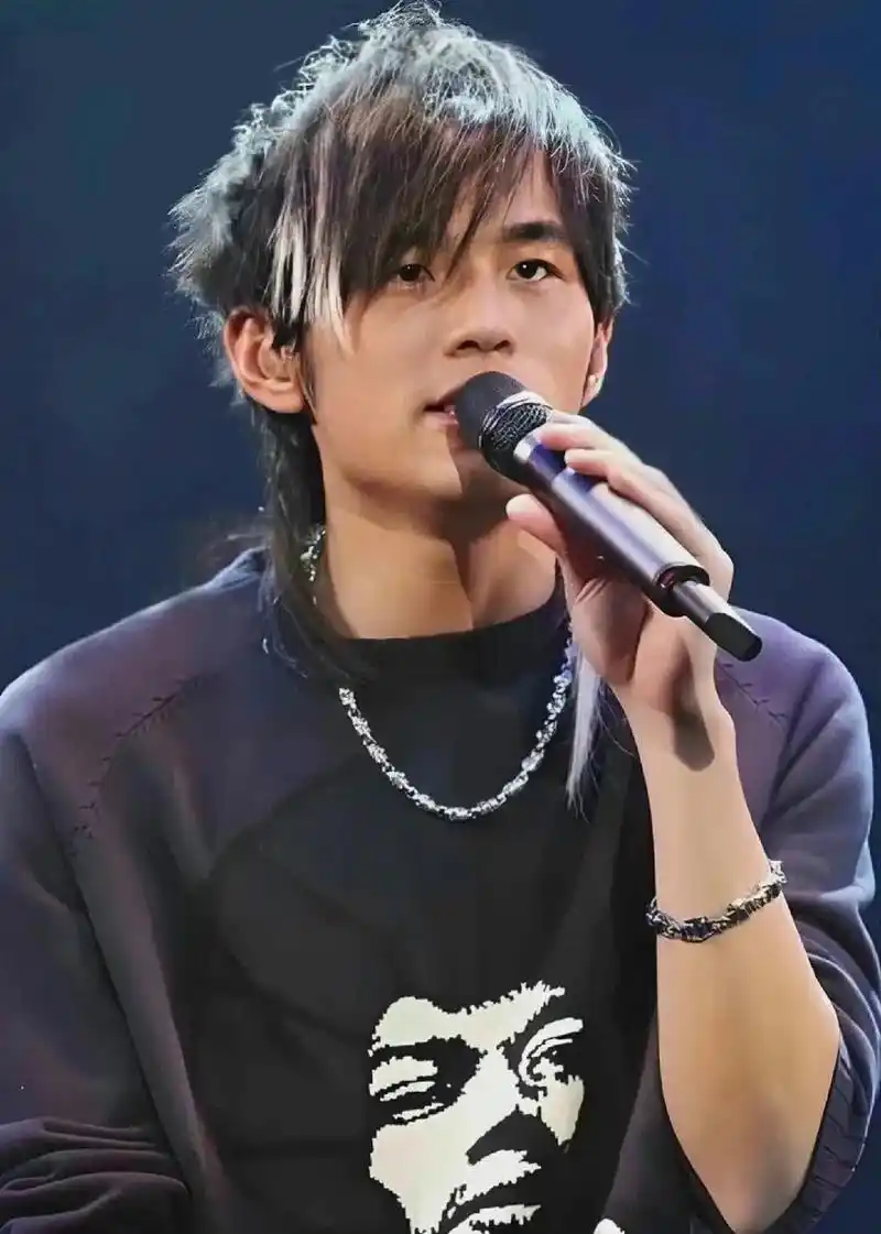 帅哥你谁啊?#jaychou #周杰伦 #白毛伦 #好久不见 - 抖音