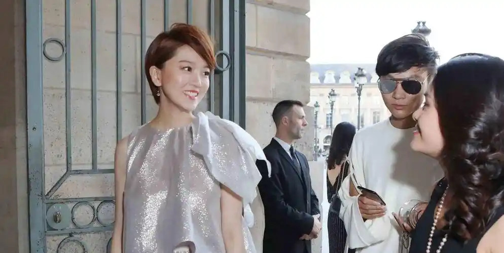 蔡淳佳嫁给相恋10年的男友,婚后完成了人生第二个梦想,十分幸福_陈