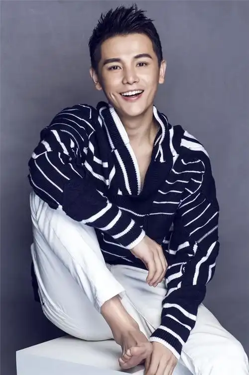 周笔畅绯闻男友孙坚写真 阳光帅气