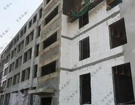 水泥发泡保温板运往开封某工地20立方用于防火隔离带