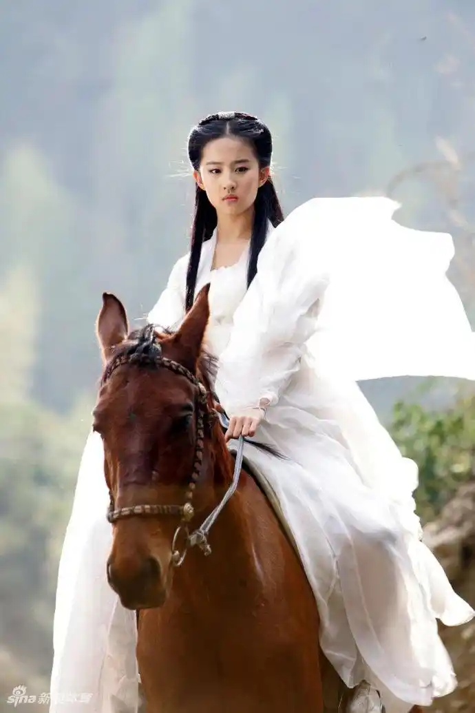 盘点众明星千姿百态骑马照_高清图集_新浪网