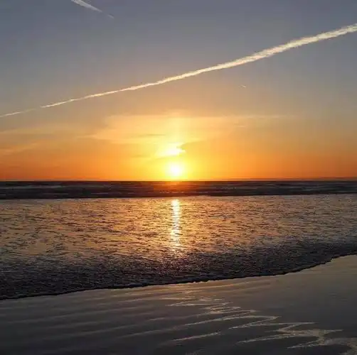 阳光,沙滩,海浪……不用去西班牙,英国沙滩照样美翻你