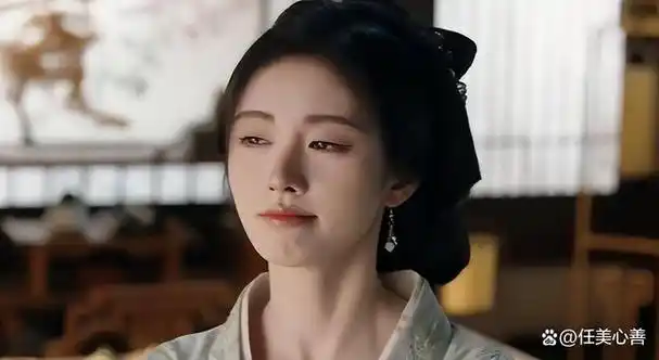 但鞠静怡演的"坚毅",时而自然言自语,时而故作可爱的嘟嘟嘴,再到做