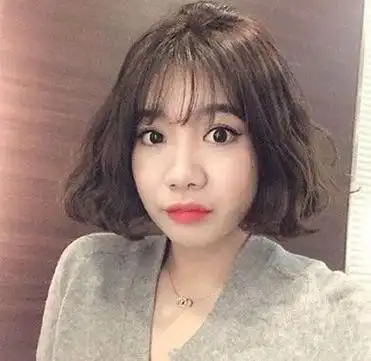 女生短发小波浪卷发型