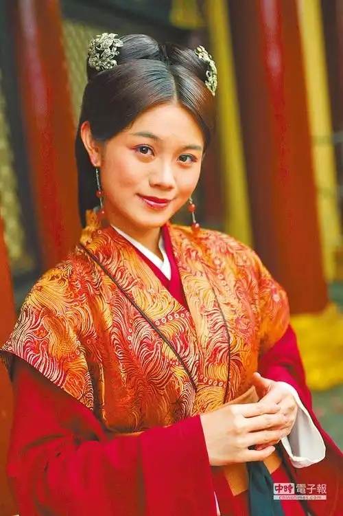 胡宇威调情朱海君 她当他nono